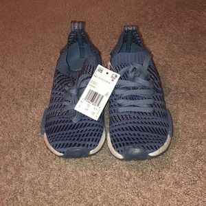 Adidas NMD_R1 tennis shoes